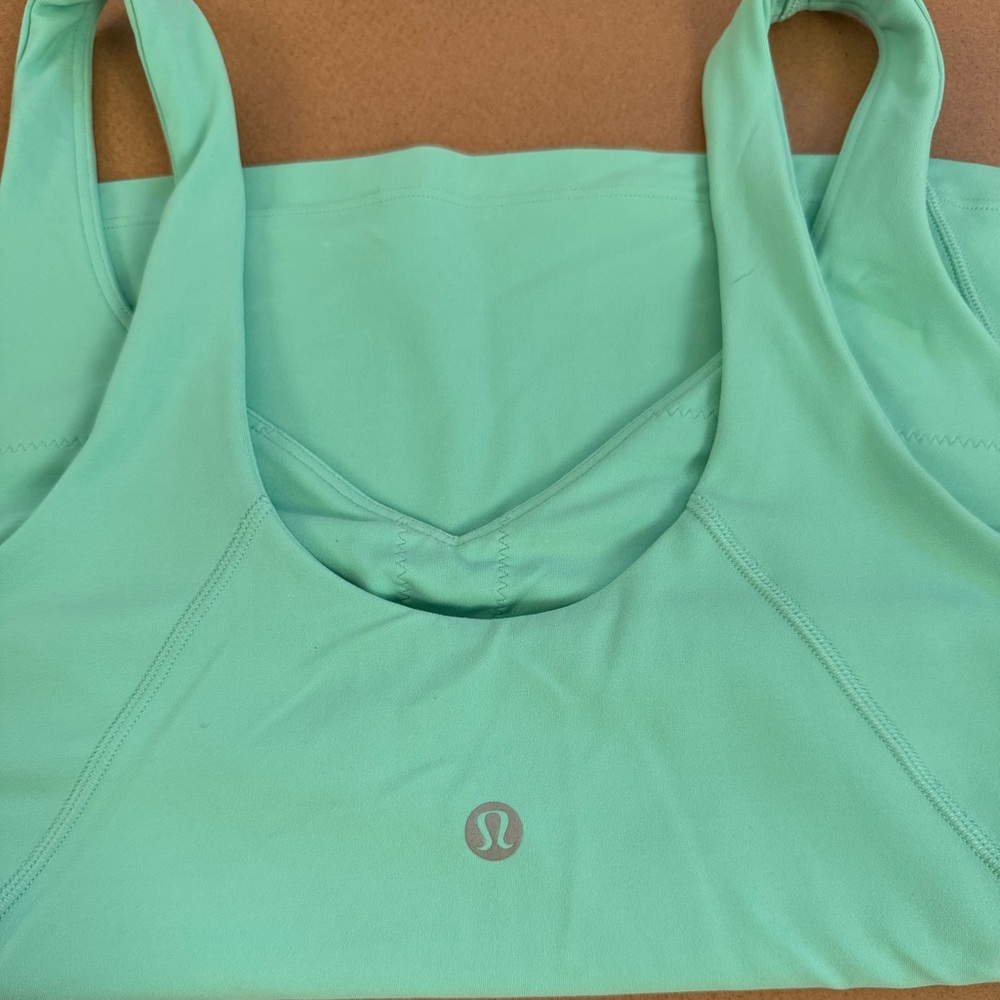 Lululemon waist length align tank top in Wild Mint. Padding not included. EUC